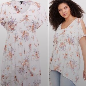 Torrid ivory floral gauze vneck flattering split sleeve tunic top